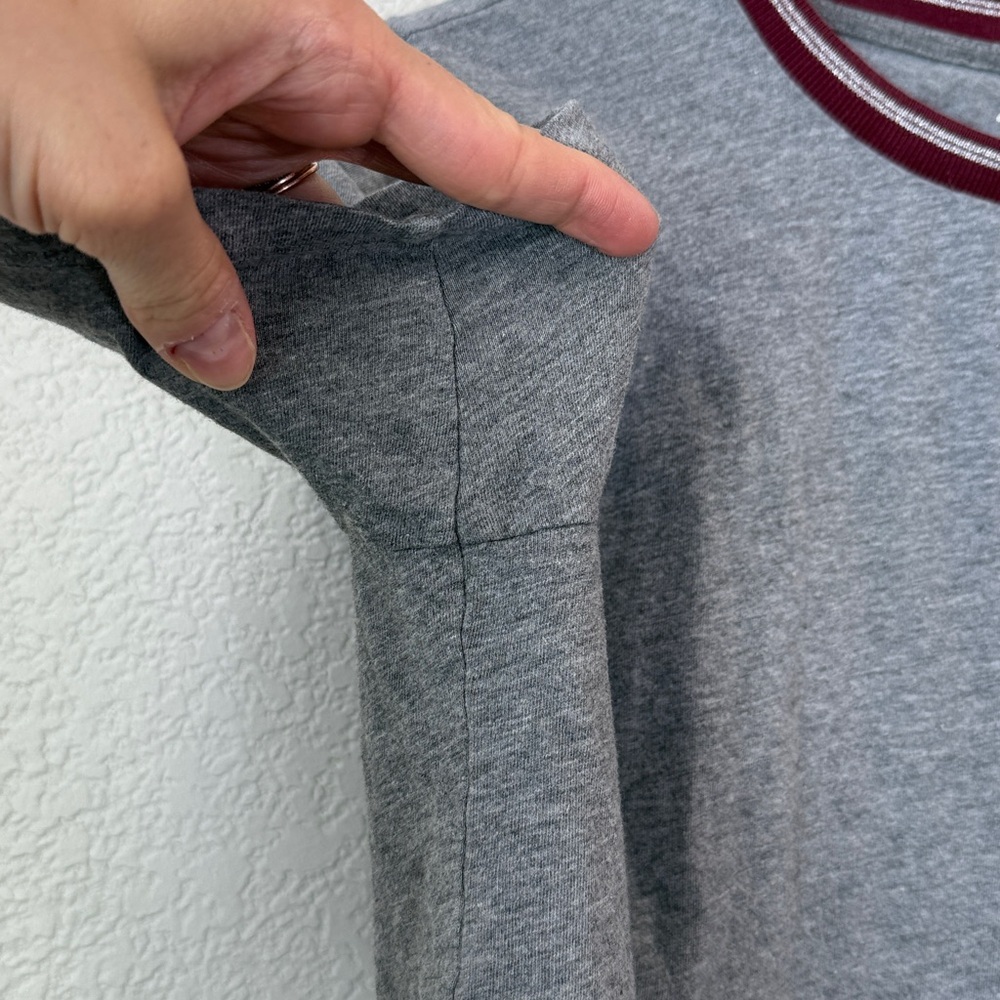 Old Navy Short Sleeve T Shirt Gray and Maroon Red size Medium - Picture 4 of 8